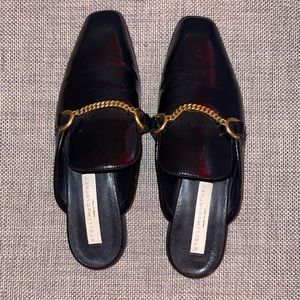 ❣️ Stella McCartney leather mules with gold chain